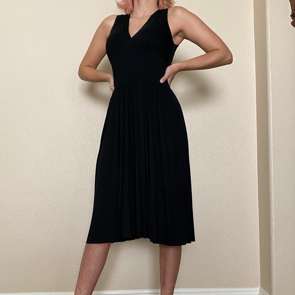 Dresses & Skirts - Black stretchy dress